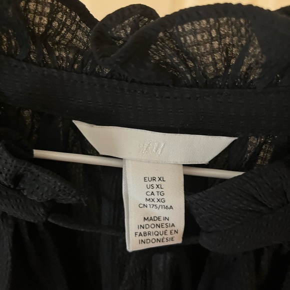 H & M semi sheer black blouse size XL - Picture 3 of 3